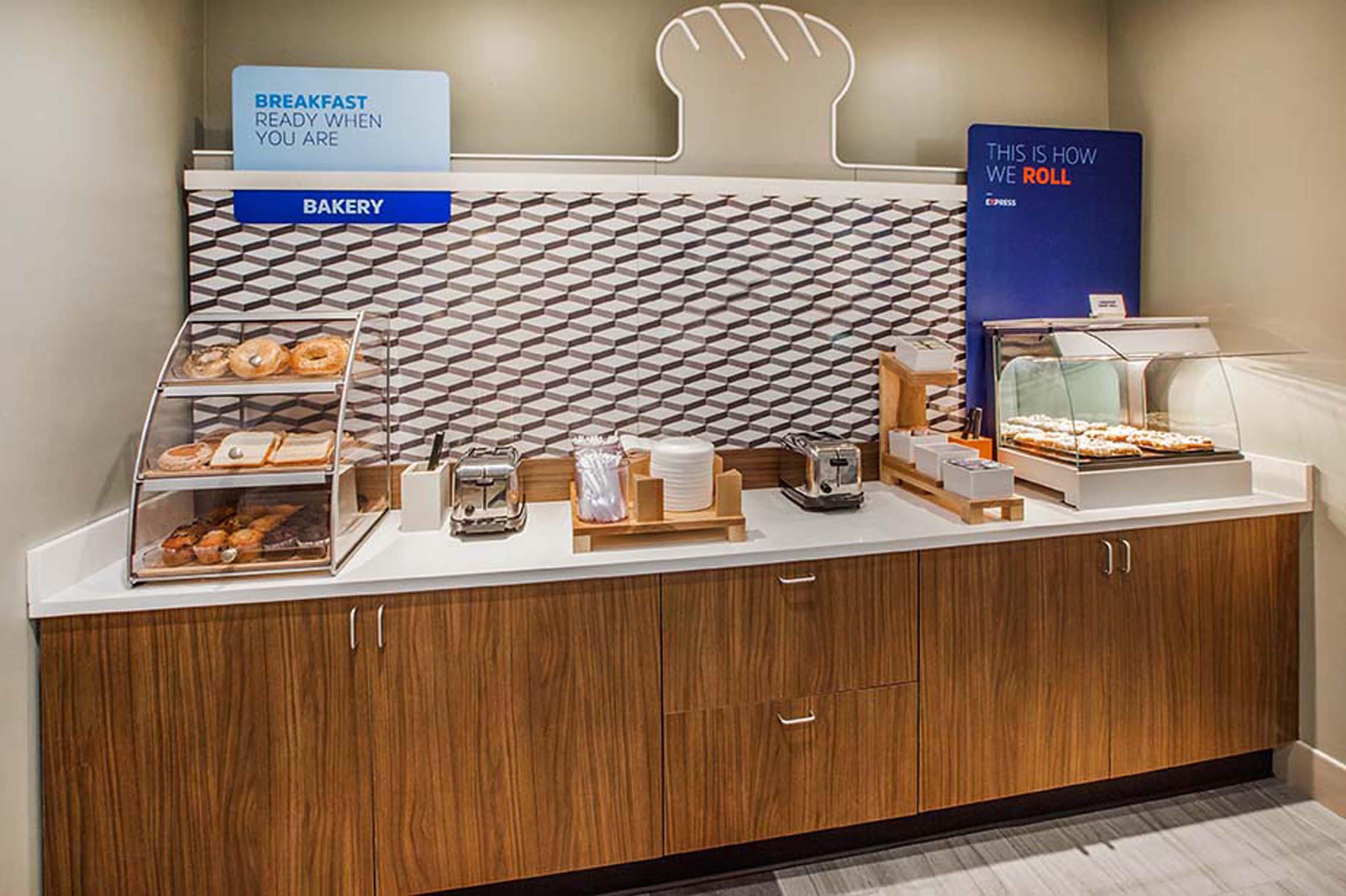 Holiday Inn Express & Suites Troy By Ihg Экстерьер фото
